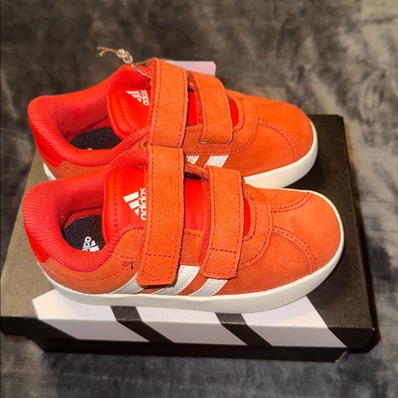 NWT Adidas VI Court 3.0 Red Core White Kids Shoes (Size 8) - Picture 4 of 8